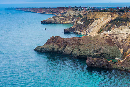 克里米亚半岛海岸风景如画的岩石海岸图片