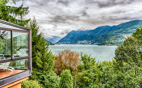 意大利科莫湖上风景景观天空假期别墅村庄建筑学蓝色海岸房子全景城市图片