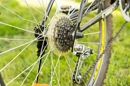 用针头 踏板和链子编织的自行车轮速度框架车辆润滑脂运输光盘娱乐磁盘车轮生态图片