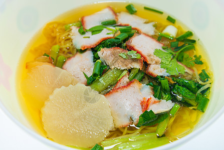 面条集装箱桌子用餐餐厅蔬菜午餐盘子香料食物肉汤图片