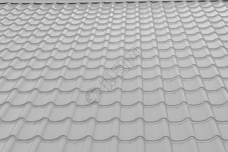 现代明亮的银灰色光滑的屋顶瓦片纹理背景图片