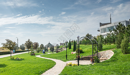 乌克兰Yuzhny市格鲁吉亚广场建筑学旅行景观车道正方形小路角落城市房子天空图片