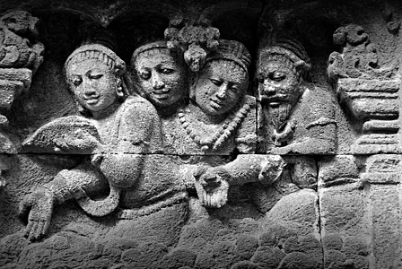 印度尼西亚日惹婆罗浮屠寺墙上的浮雕或雕刻游客建筑艺术雕塑历史废墟世界宗教建筑学寺庙图片