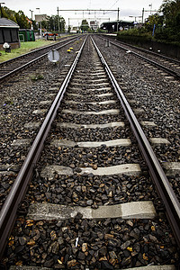 火车站的铁轨天空铁路小路橙子速度地平线旅行风景运动曲目图片