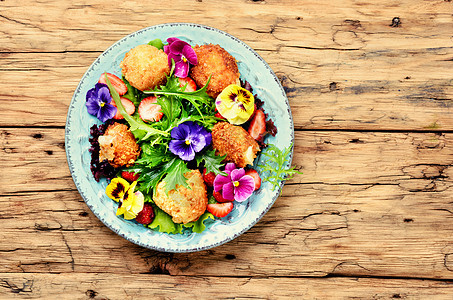 丰富多彩的夏季沙拉餐厅排毒生物饮食食物紫色盘子草本植物情调叶子图片