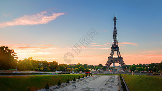 埃菲尔铁塔和喷泉公园正方形遗产蓝色旅游阳光城市历史性金属建造图片