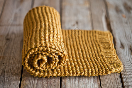 手织黄色围巾图片