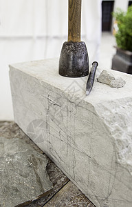 石雕刻工具艺术家雕塑家木工锤子雕像白色作坊石方工匠雕刻师图片