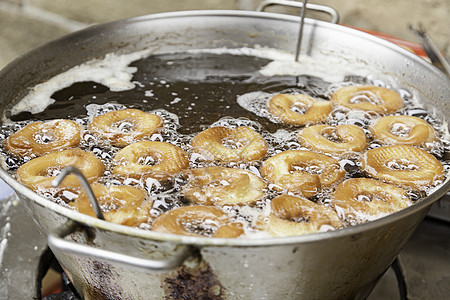 市场中的甜甜圈油炸营养盘子食物美食工作烹饪厨房桌子餐厅图片