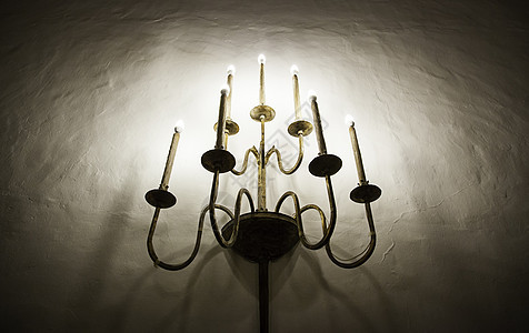 Lightin 的旧中世纪烛台图片