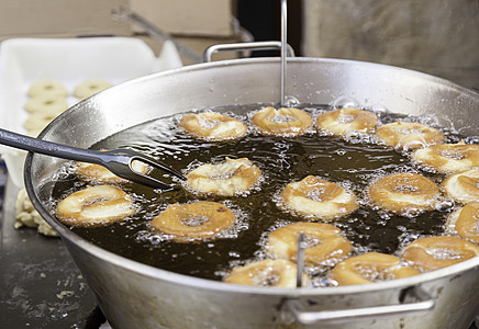 街上的炸甜甜圈美食食物传统早餐小吃糕点冷却甜甜圈油炸蛋糕图片