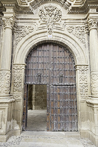 一个中世纪教堂的旧木门录取宗教大教堂崇拜寺庙门户网站木头砖块门把手橡木图片