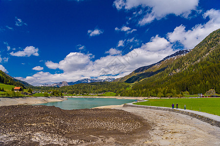瑞士格劳布伦登州达沃斯湖 达沃塞西河蓝晶湖场景树木农村蓝色旅行丘陵天空风景假期国家图片
