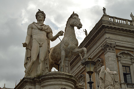 2018年10月7日 意大利罗马首都山顶和坎皮多格利奥广场的Dioscuri 铸石和雕像图片