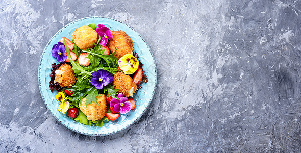 丰富多彩的夏季沙拉异国花瓣餐厅排毒蔬菜生物叶子盘子饮食情调图片