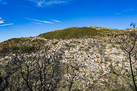 希腊的Picturesque山传统村住宅天空观光乡村访问农村旅游房子悬崖顶峰图片