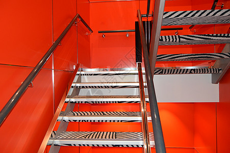 豪华游轮 楼梯和墙壁的内部是红色的图片