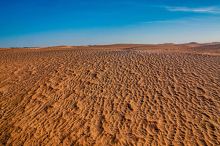 突尼斯沙漠风景蓝天 地底深处新月形王国海浪爬坡孤独冒险日落橙子单峰旅行图片