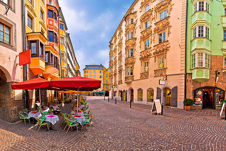 Innsbruck全景的古老街道街道爬坡教会帝国首都游客村庄天空蓝色客栈图片