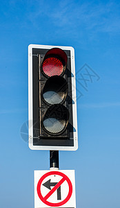 对抗天空背景的交通灯光绿色控制安全街道信号运输小路回收驾驶城市图片