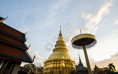 泰国佛教主要公众景点 的塔达金子宝塔佛塔旅行牧师天空旅游文化佛教徒艺术图片