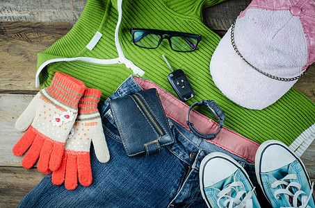 旅行附件 衣物钱包 眼镜 电话头盔 鞋帽 准备旅行游客要领高架冒险家行李玩家耳机手表工具木头图片