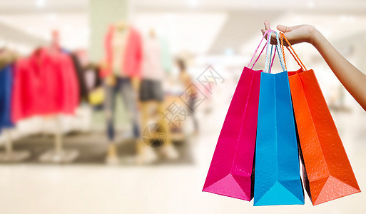 在购物商场装有购物袋的妇女女性销售女孩女士衣服消费者购物者化妆品精品零售图片