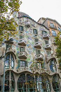 巴塞罗那的casa Batl地标艺术窗户房子建筑旅行马赛克瓷砖街道建筑学图片