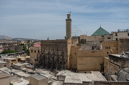查看中世纪Fezmedina和清真寺的屋顶图片