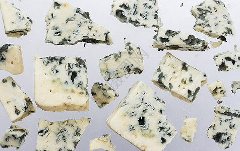 丹麦白背景孤立的蓝芝士Blue cheese小吃牛奶羊乳奶制品蓝色产品模具木板白色食物图片