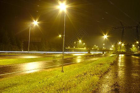 雨过后场景时间街道光迹旅行灯笼高峰运输尾灯路灯图片