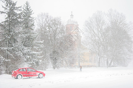 冬季风景 雪覆盖教堂和树木场景建筑公园森林下雪季节教会城市天空旅行图片