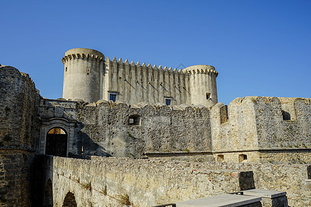 意大利卡拉布里亚的圣塞韦琳娜城堡历史性风景废墟地块旅行石头堡垒建筑学建筑岩石图片