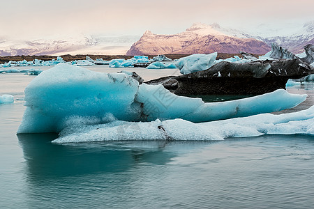 冰岛Jokulsarlon湖的冰山蓝色白色地标风景天空旅行水平冰川旅游图片