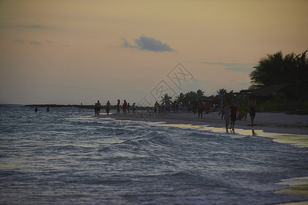 Xpu-Ha海滩的黄昏景象图片