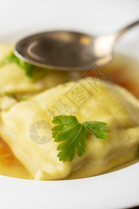 肉汤中的大豆饺子食谱盘子蔬菜手工水饺食物烹饪小吃黄油图片