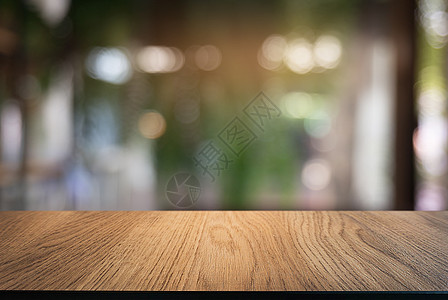 空木制桌 在抽象模糊的CO背景前窗户广告产品厨房桌子柜台咖啡店铺餐厅展示图片