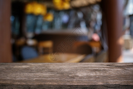 空木桌面和夜市背景模糊选择场景旅行酒吧都市展示食物商业城市木头咖啡店图片