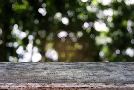 抽象模糊背景前的深色木桌图像产品树叶晴天森林花园太阳甲板木头桌子嘲笑图片