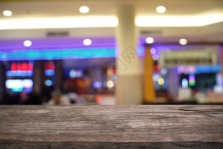 空木制桌 在抽象模糊的CO背景前酒吧餐厅房间柜台厨房咖啡木头顾客产品咖啡店图片