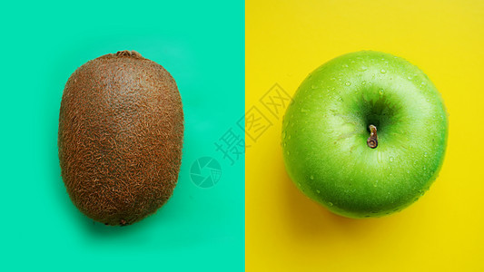 绿苹果在水滴和黄色背景的kiwi中图片