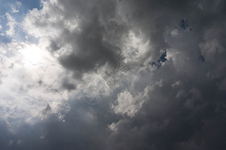 雨前有乌云的暴风云气候危险风暴云景积雨天气戏剧性波浪天空图片