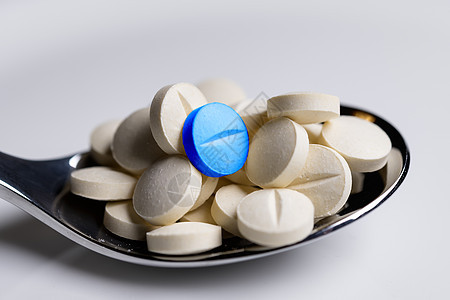 勺子上的平板电脑科学药剂疼痛蓝色药店治愈药品药物抗生素剂量图片