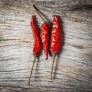 木制背景上的红辣椒木头红色桌子厨房辣椒团体蔬菜香料棕色胡椒图片
