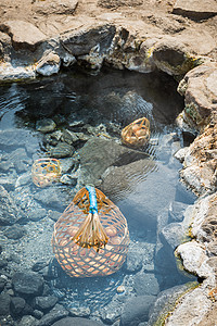 温泉煮鸡蛋 在泰国出差旅行岩石蒸汽食物木头团体公园地球石头温泉商业图片