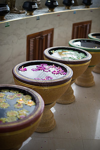 水盆风格和花蜡 宗教佛教文化造型师盆地蜡烛漂浮传统图片