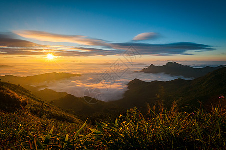 胡志法山地貌日出 泰国天空商业公园植物地标蓝色旅游旅行悬崖自然公园图片