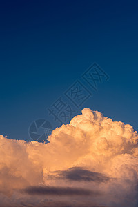 云和蓝天空橙子天气气候日落天空白色阳光蓝色多云云景图片