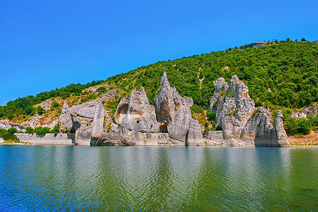 美妙的摇滚花朵悬崖旅行池塘现象岩石地标地质学地块河岸峡谷图片