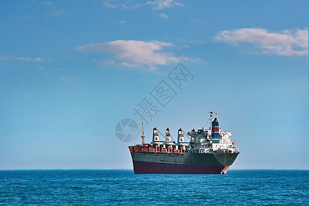 散装货船海洋干货船导航船运货轮水面航行大船货物血管背景图片